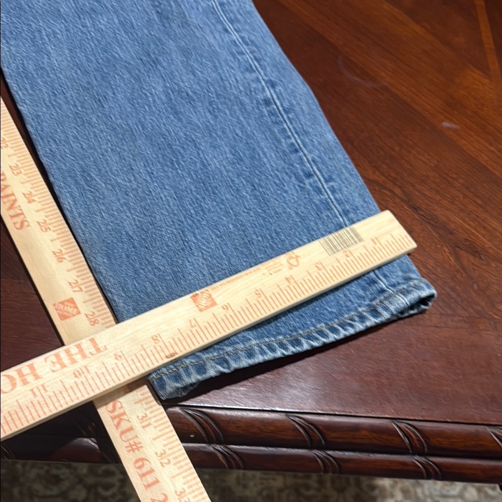 Levi’s 501 Button fly blue Straight-Leg Jeans with Medium Wash Sz 33 x32 - Picture 9 of 12